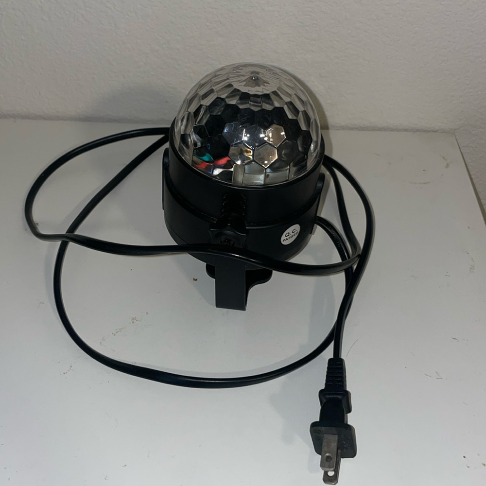 Used led spotlight changes different colors no remote